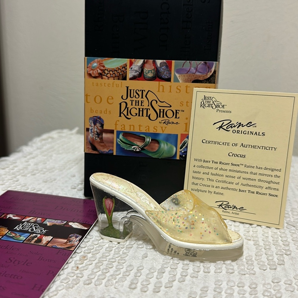 👠 Just the Right Shoe  "CROCUS" circa 1999
By Raine. NEW - in original box.